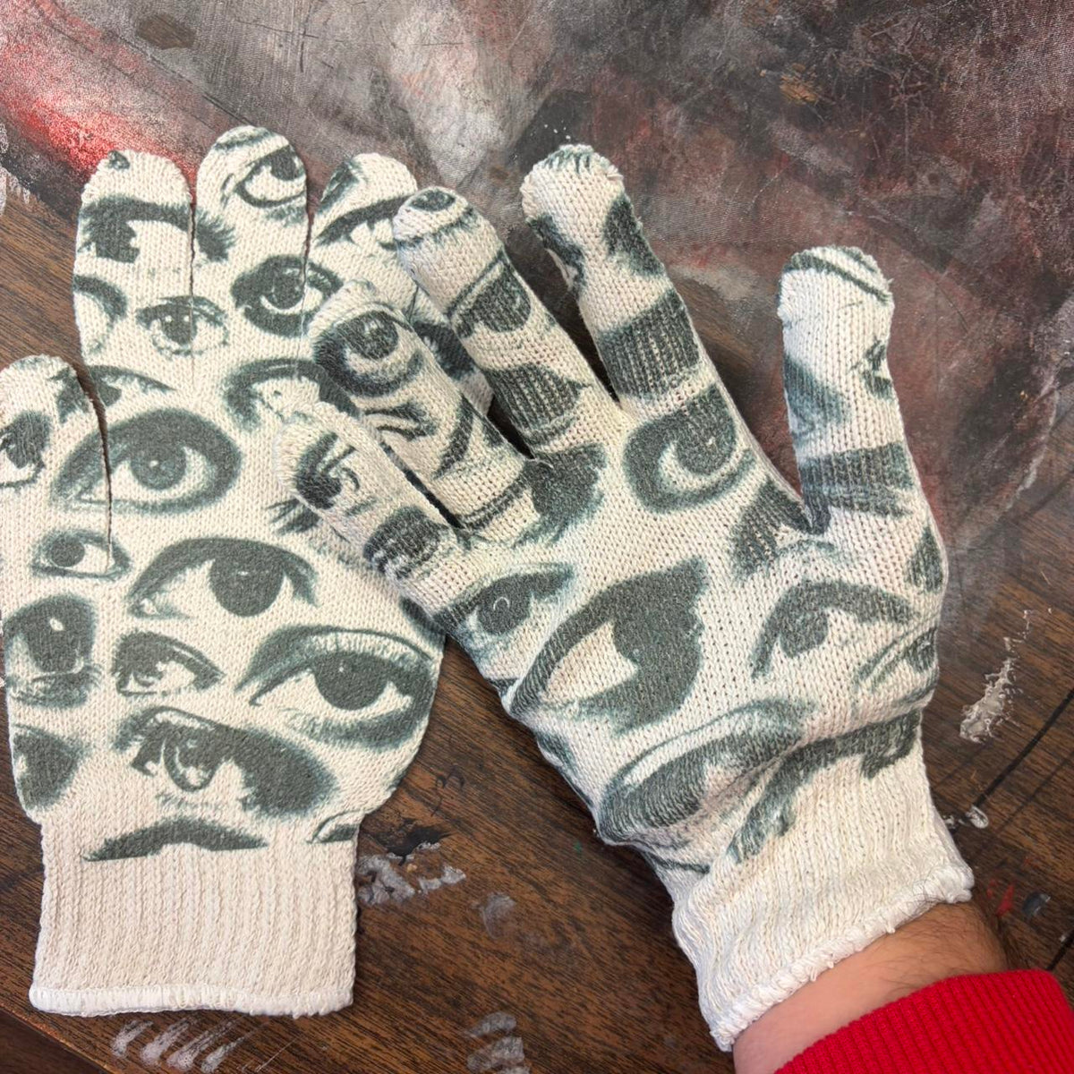 "eyes" gloves