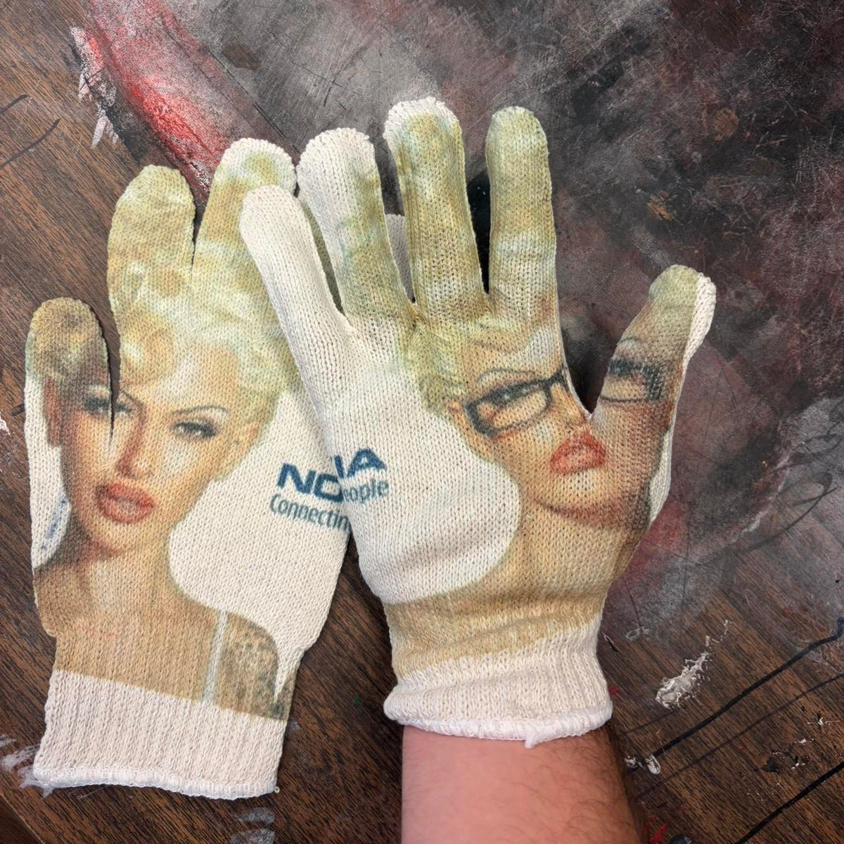"Nokia" gloves